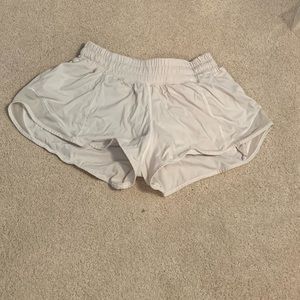 white lululemon hotty hot shorts 2.5